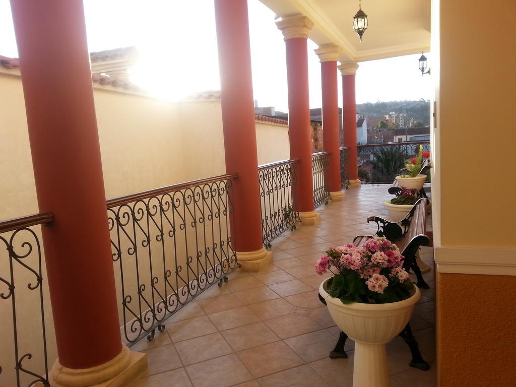 Villa Oropeza Hostel Sucre Esterno foto